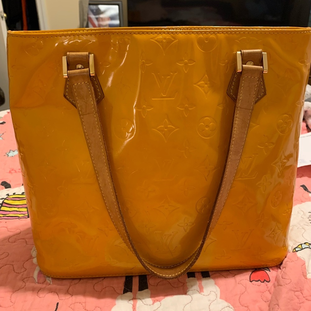 🔥🔥 Louis Vuitton’s vernis Houston zip tote bag Yellow! 🔥